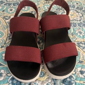 Women’s Keen Elle sandals 8.5